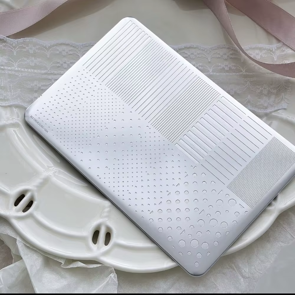 Plaque de tamponnage pour ongles à pois et lignes rayées 14