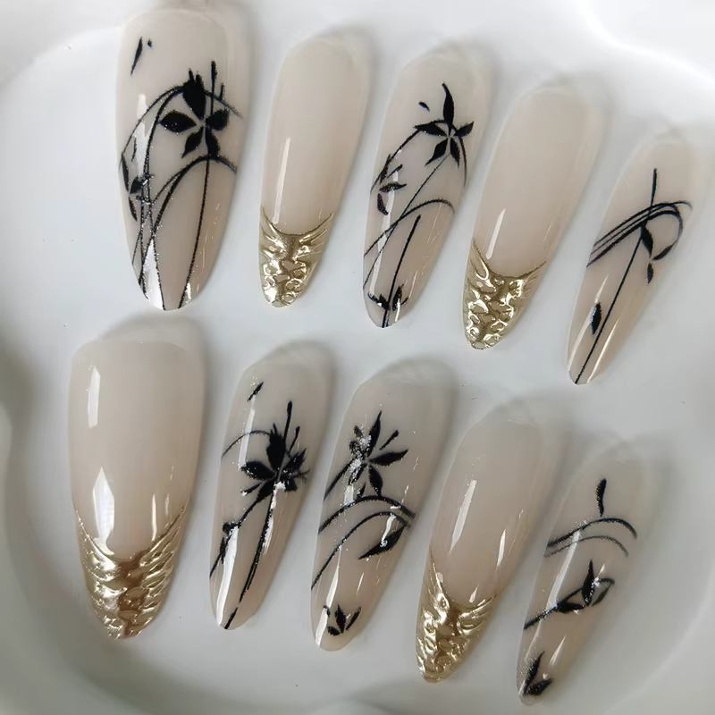 10 faux ongles élégants pour femmes