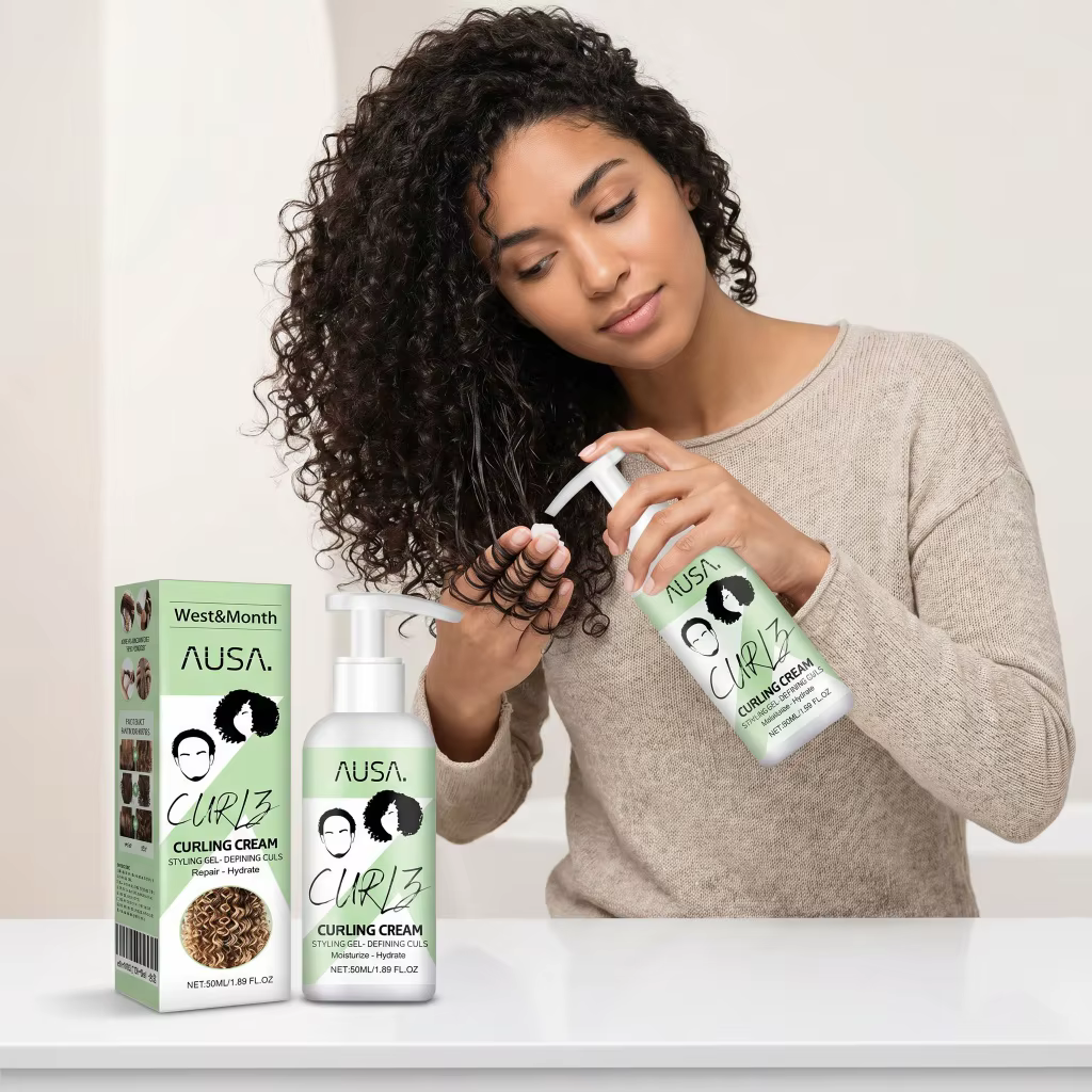 Crème Coiffante Définition des Boucles Lotion Hydratante Réparatrice Cheveux Secs Anti-Frisottis Quotidienne Portable pour Cheveux Bouclés 50ml
