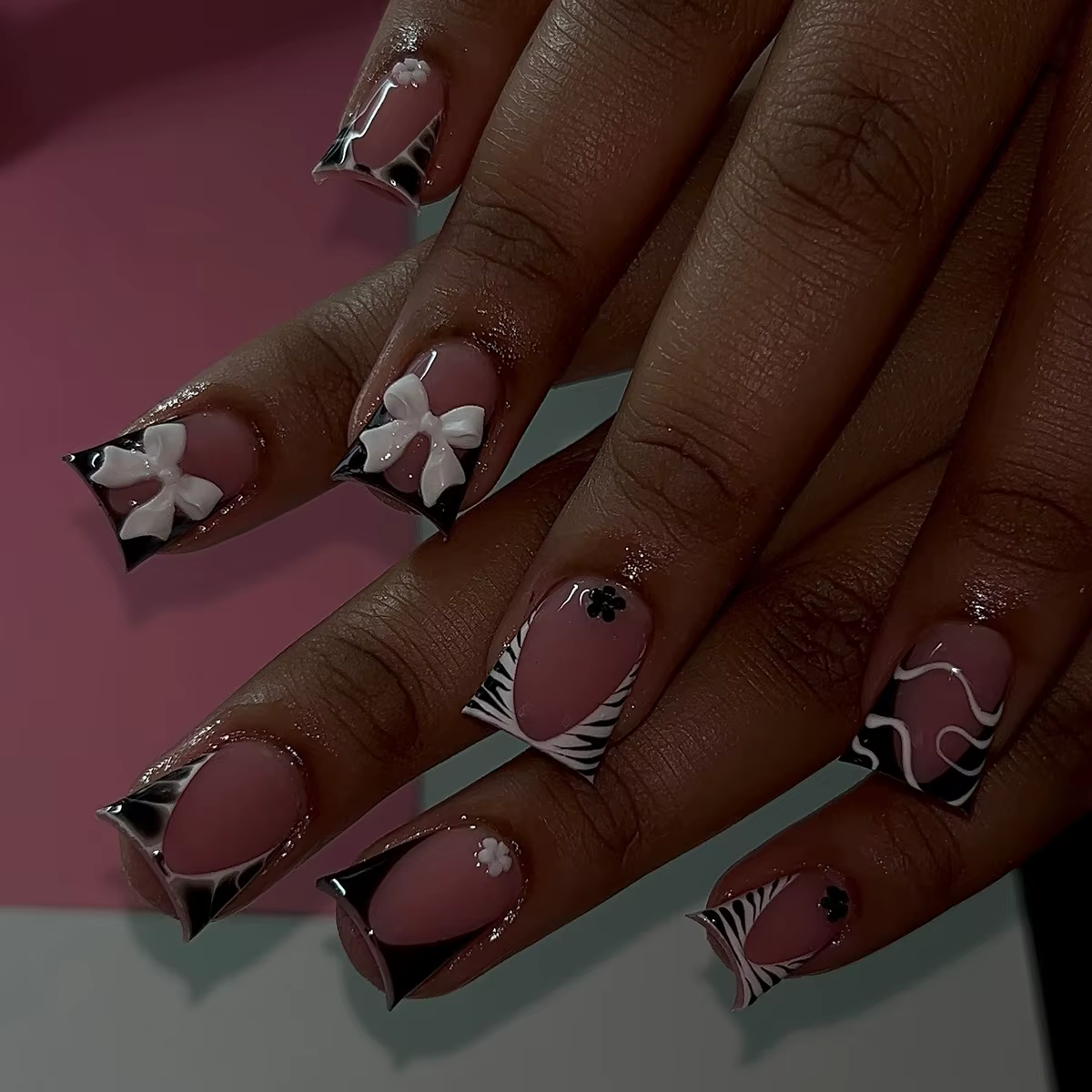 Faux ongles courts à rayures zébrées