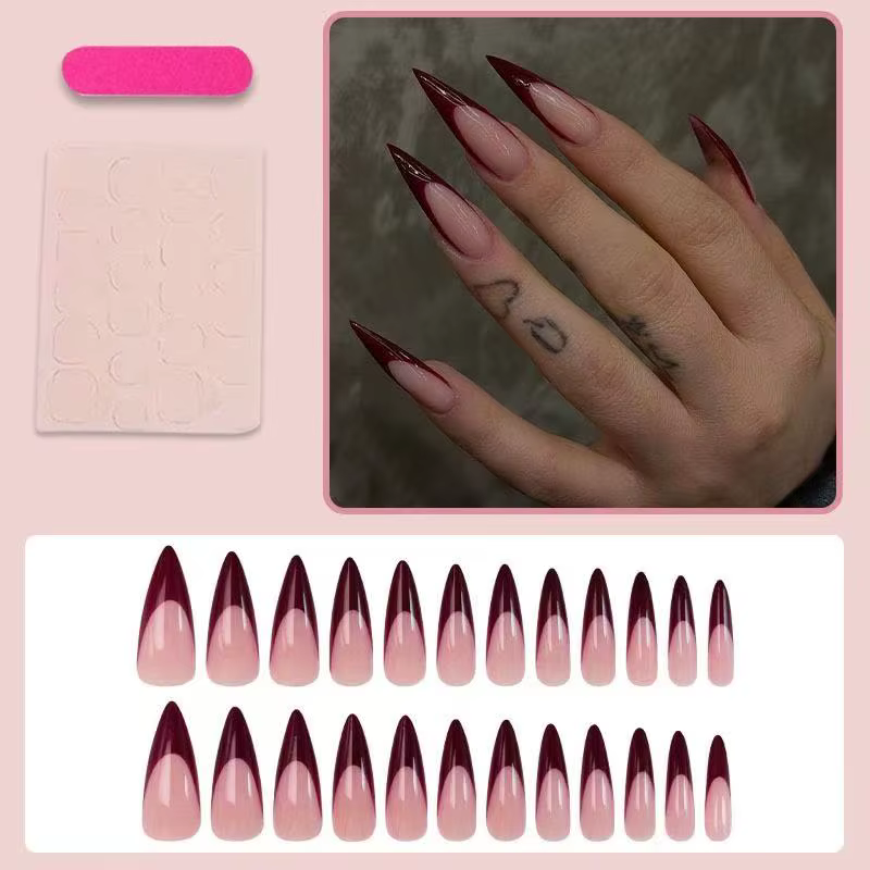 24 faux ongles longs et pointus pour une manucure rétro chic à la française