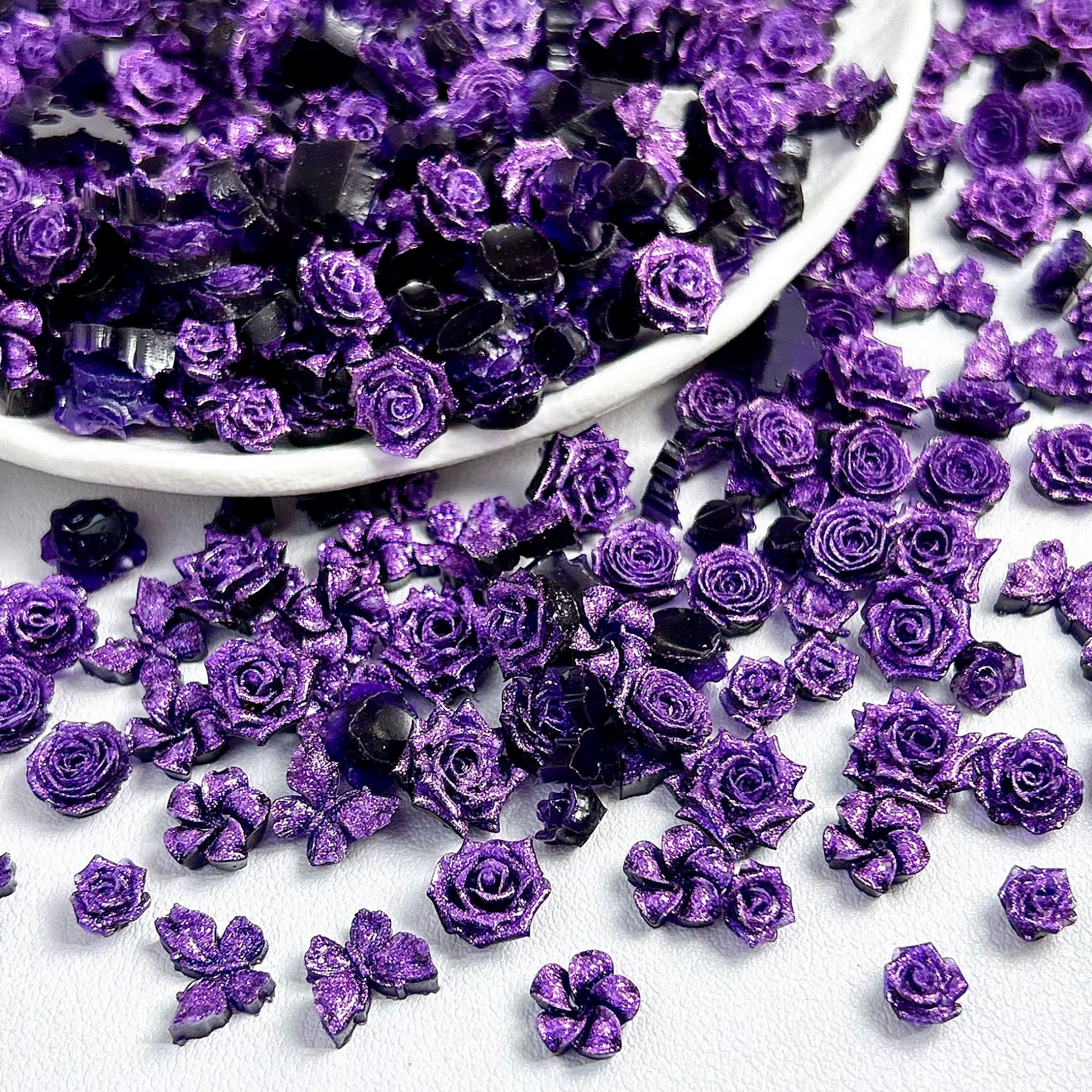 Décoration d'ongles en forme de fleurs violettes douces