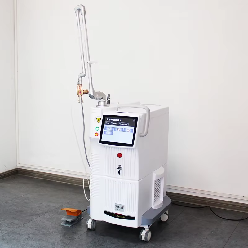 Nouvelle conception de machine de traitement au laser fractionné CO2 Fotona 4D 10600nm, machine de beauté au laser pour le resurfaçage des cicatrices d'acné