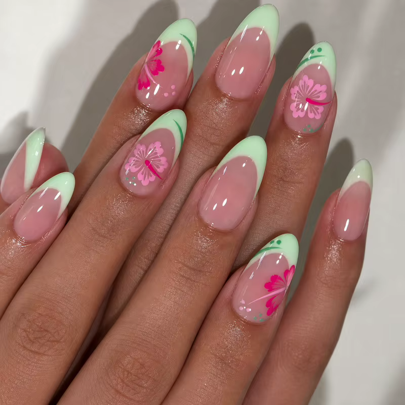 Ongles à presser verts menthe avec petites fleurs rouges, forme ovale nude, populaires en Europe et en Amérique, 24 pièces, capsules d'ongles finies
