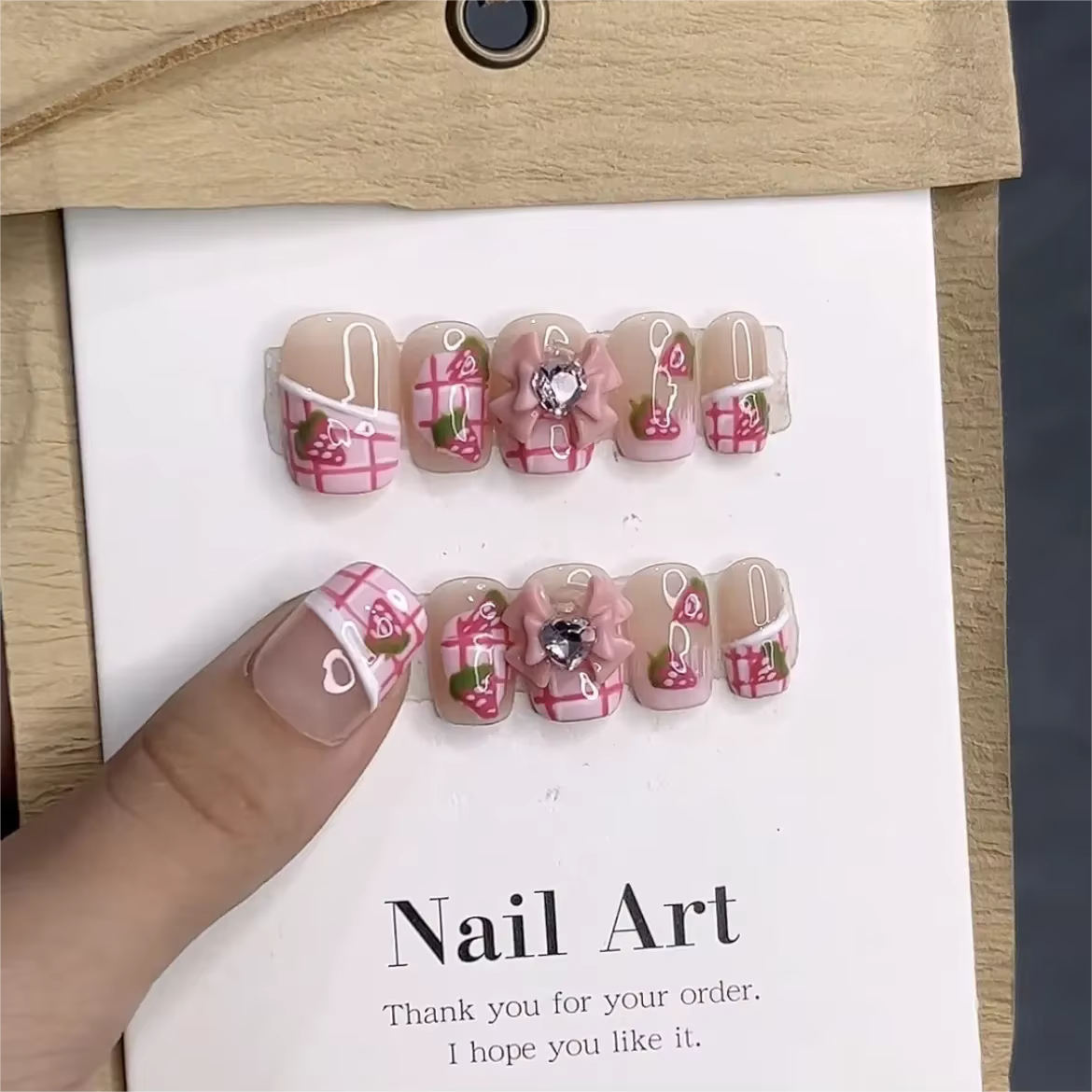 10 pièces rose à la main presse sur Nail Art avec mignon peint