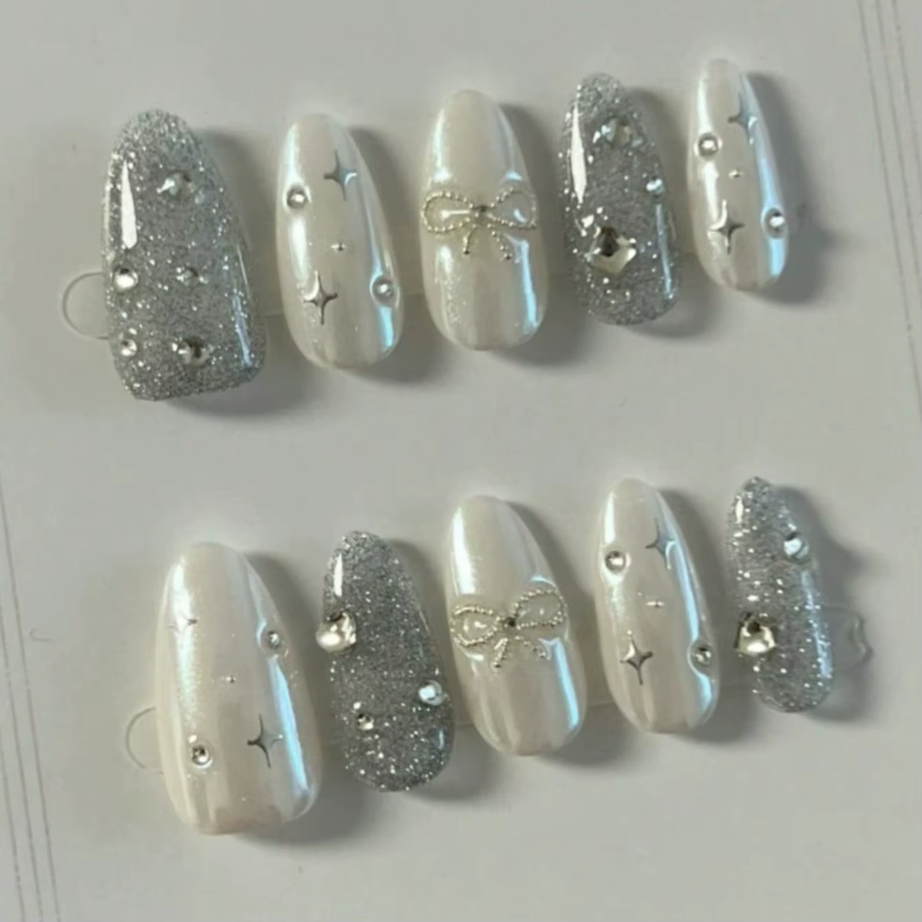 10 pièces de faux ongles en forme d'amande pressés à la main