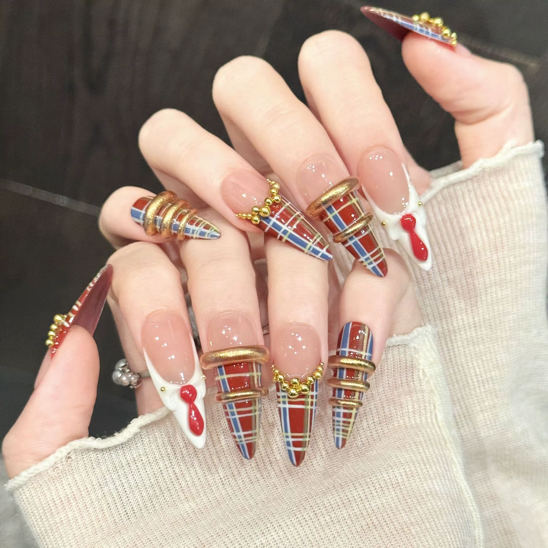 10 faux ongles longs et pointus faits à la main