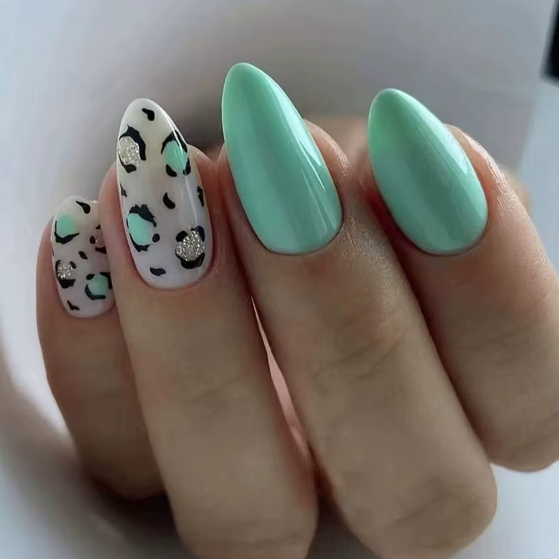 Faux ongles moyens pour femmes et filles