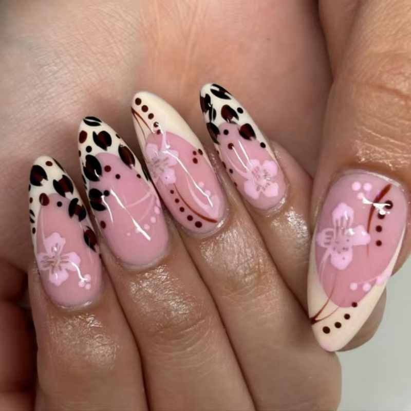 24 pièces imprimé léopard amande faux ongles à pression avec Mini fleur acrylique