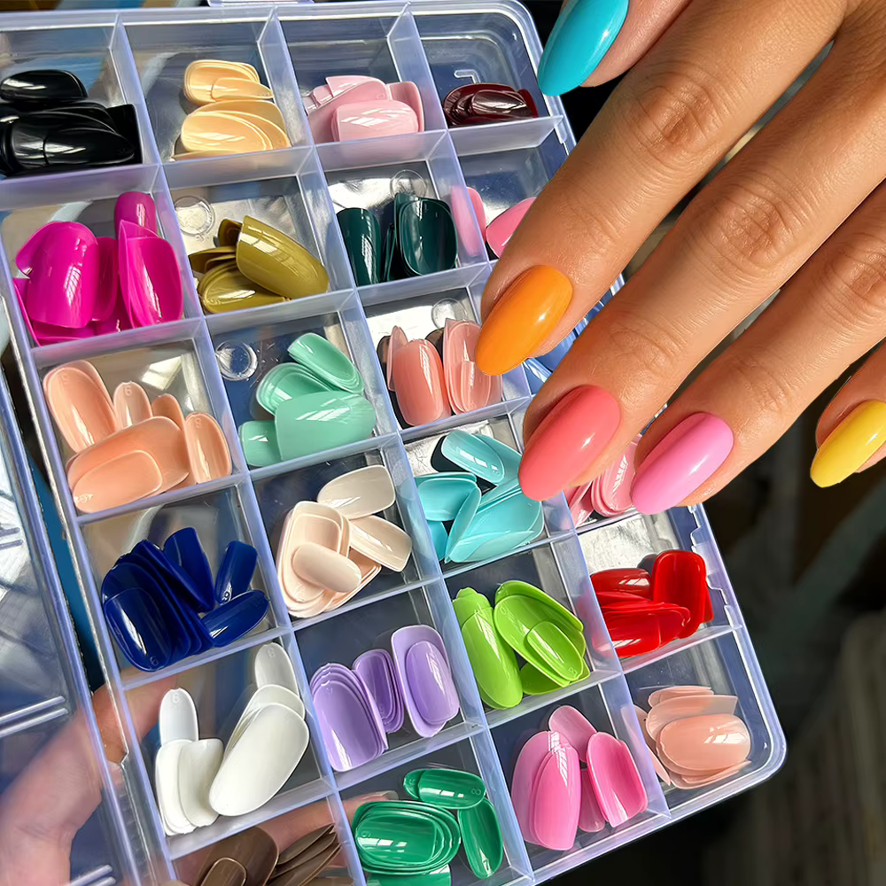 Faux ongles en amande courte 24 couleurs, effet macaron, brillants, faible saturation, vert, rouge, rose, couvrance totale, faux ongles d'été