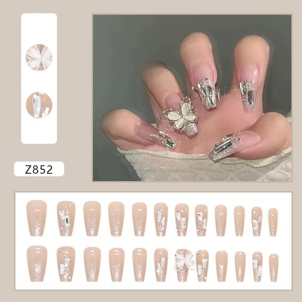Faux ongles longs de ballerine à la mode