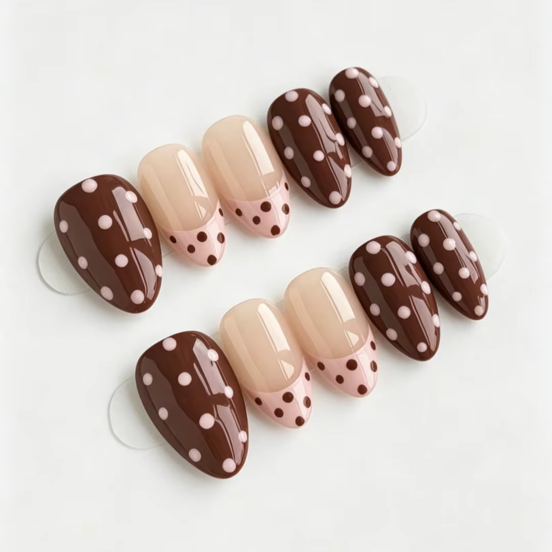 10 faux ongles faits à la main