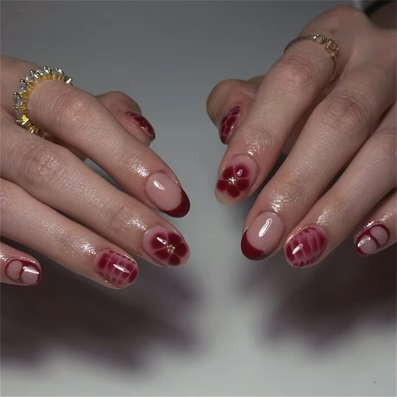 Mode fleurs brunes couleur nue Nail Art or français amande faux ongles détachable fini