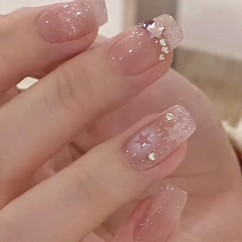 24 faux ongles brillants à motif floral