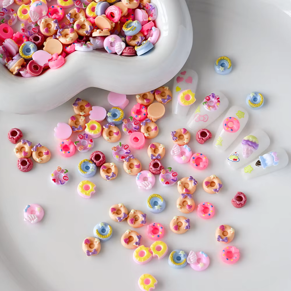 50 pièces 3D mixte dessin animé beignets Nail Art breloques Kawaii Dessert/beignet ongles décorations pour bricolage artisanat cheveux manucure accessoires