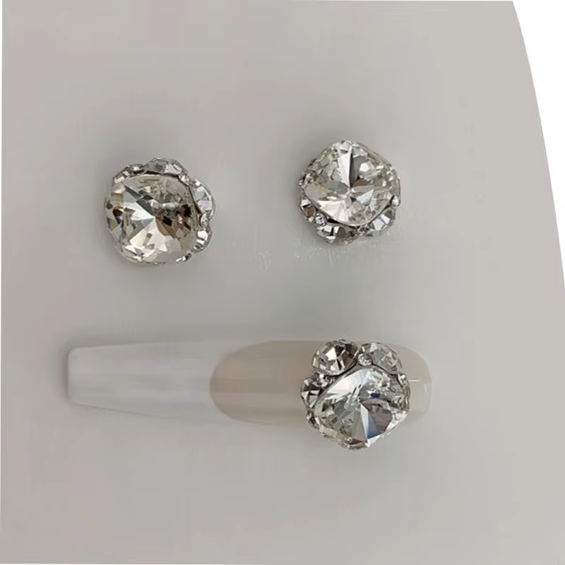 831E 3PCS Charmes à ongles irréguliers Nails accrocheurs
