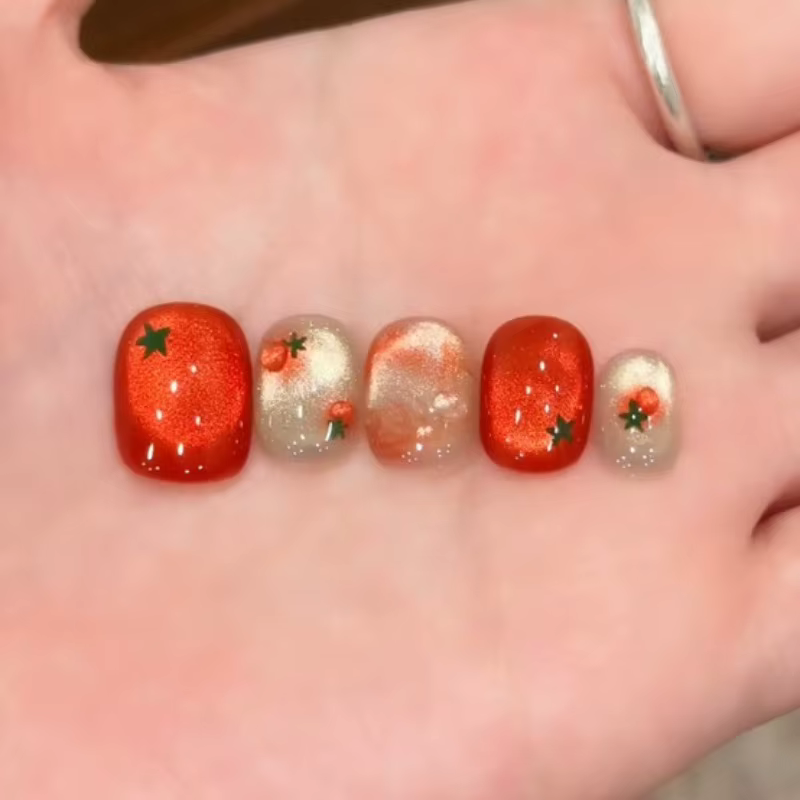 2025 femme Festive rouge ovale court press-on ongles mignon tomate Design