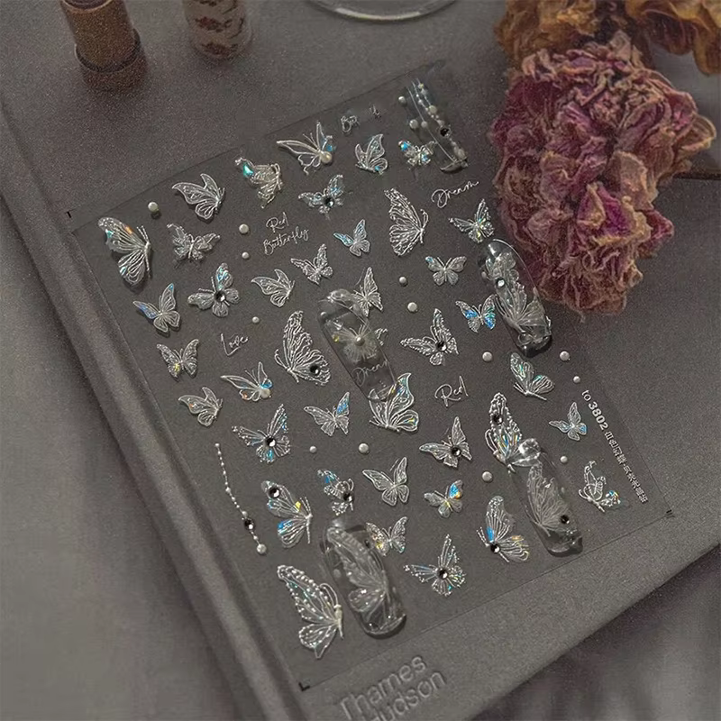 Concepts d'art d'ongle papillon à la mode ; Décoration d'ongles facile à coller ; Autocollants fantaisistes pour nail