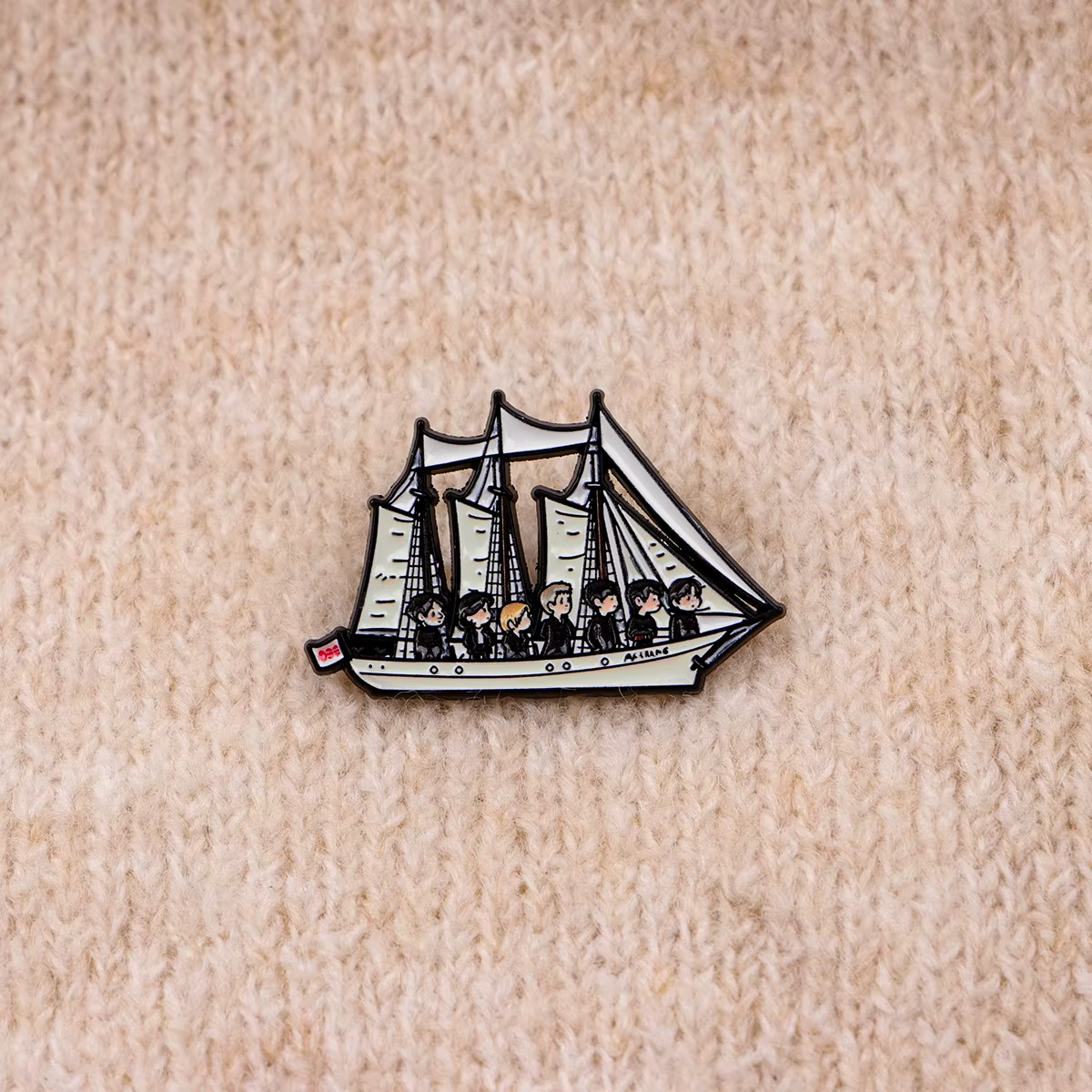 Broche émaillée de voilier, motif dessin animé six membres de l'équipage, épinglette vintage de marin pour veste en jean, sac à dos, cadeau pour fans et bijoux