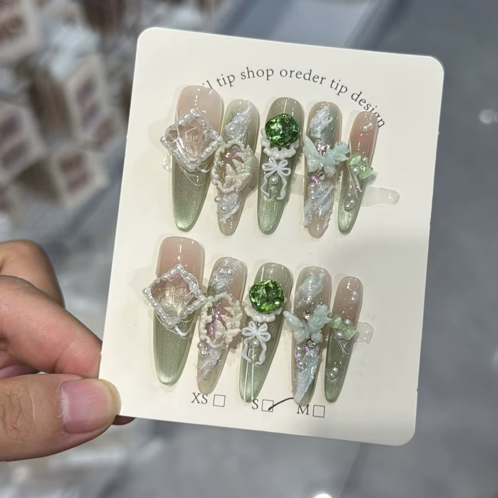 Ongles Press-On Élégants et Luxueux Vert Émeraude Faits Main en France