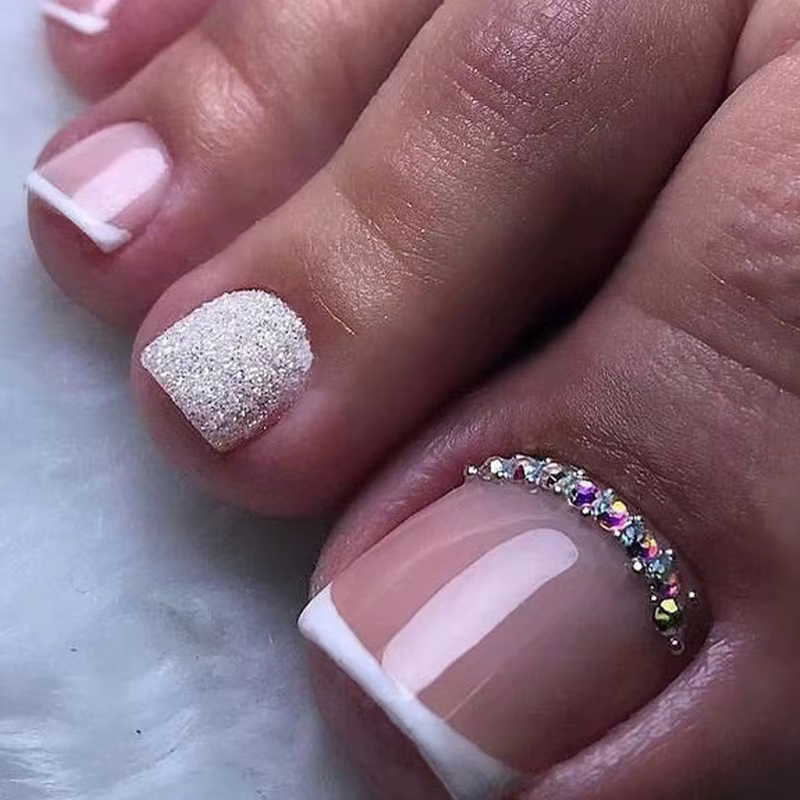 24 faux ongles de pieds avec colle