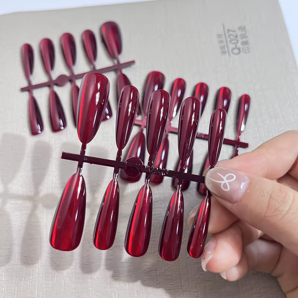 30 feuilles longues amande yeux de chat rouge faux ongles presse