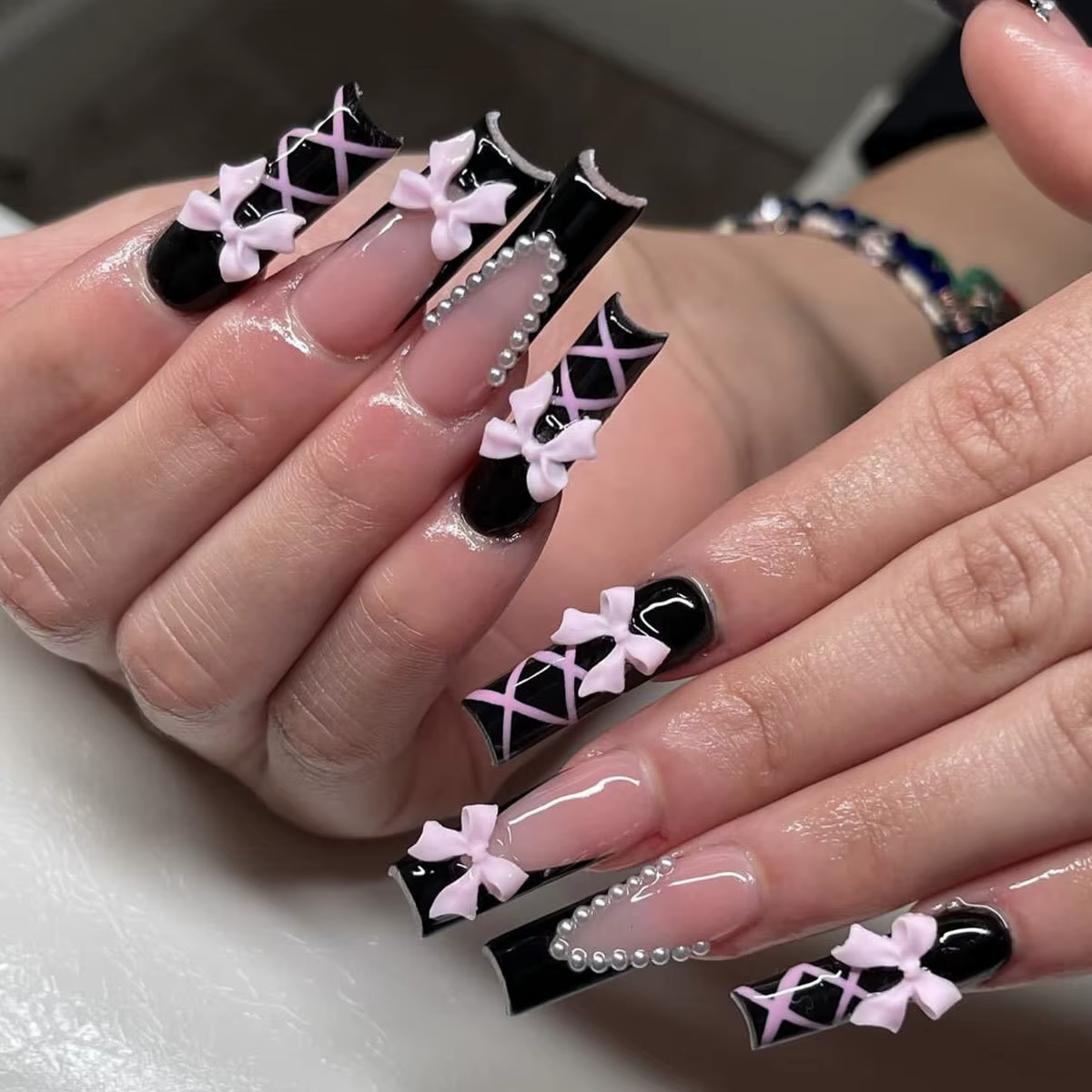 Faux ongles français longs en forme de cercueil