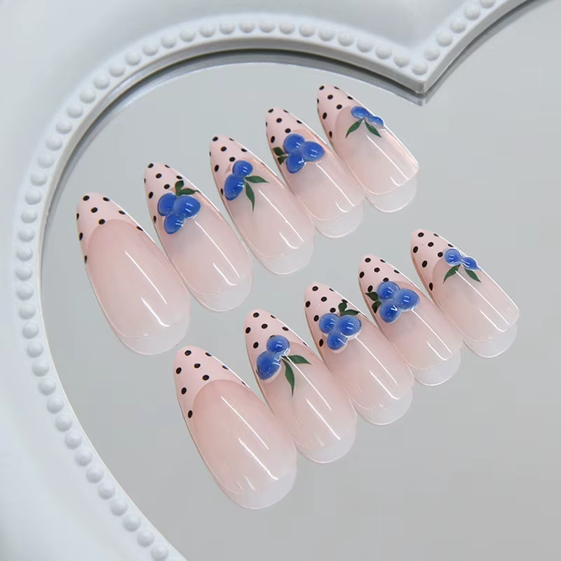 Faux ongles à presser en amande, nude à pois, style French, avec décor 3D Myrtille, amovibles, pour femme, manucure tendance, pour le printemps, le quotidien et les rendez-vous