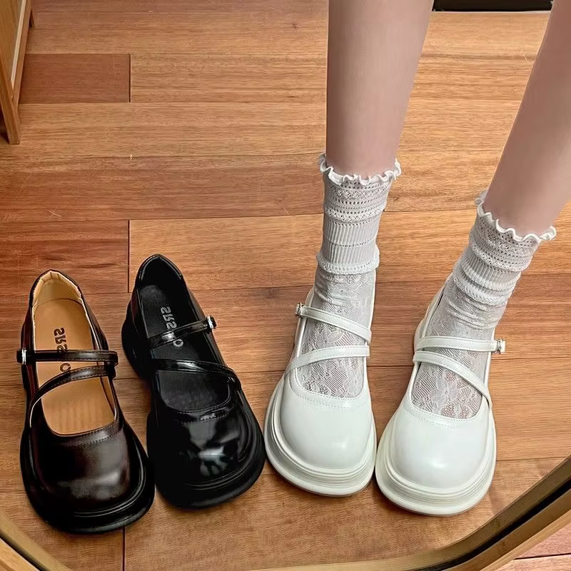 Nouvelles chaussures en cuir blancs pour femmes, style vintage français, à talon épais et semelle souple, idéales pour jupes, à talon carré.