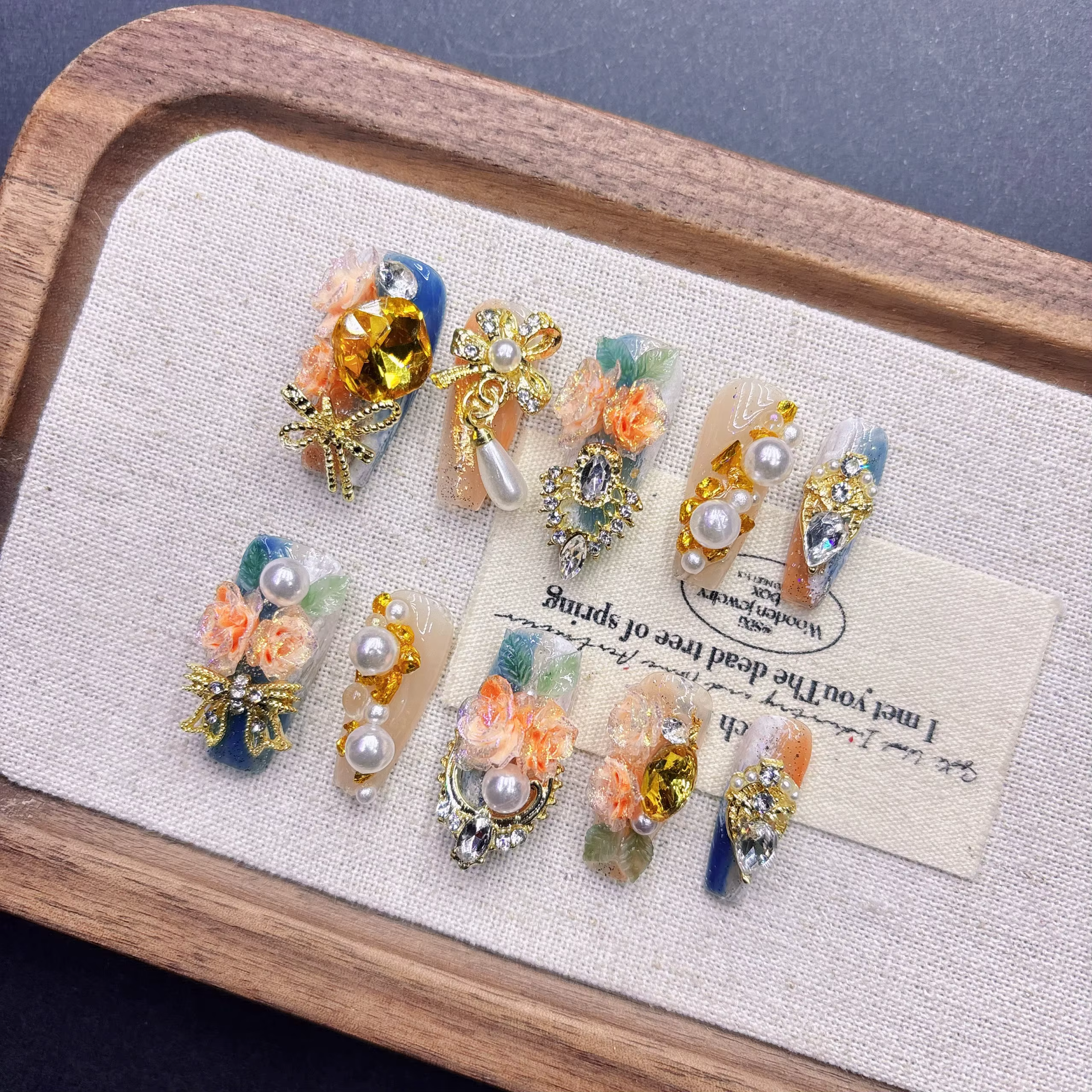 Presse de luxe sur les ongles