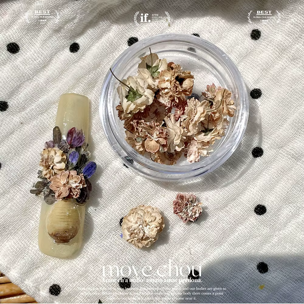1 boîte de fleurs pour ongles