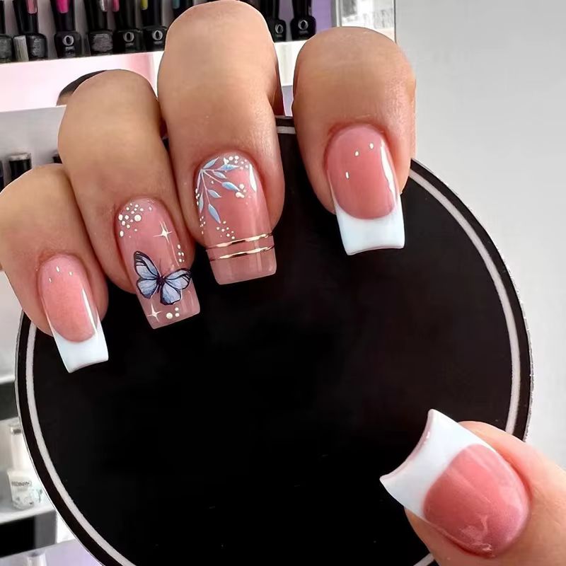 24 morceaux de faux ongles en forme de cercueil imprimés effet 3D avec 1 colle
