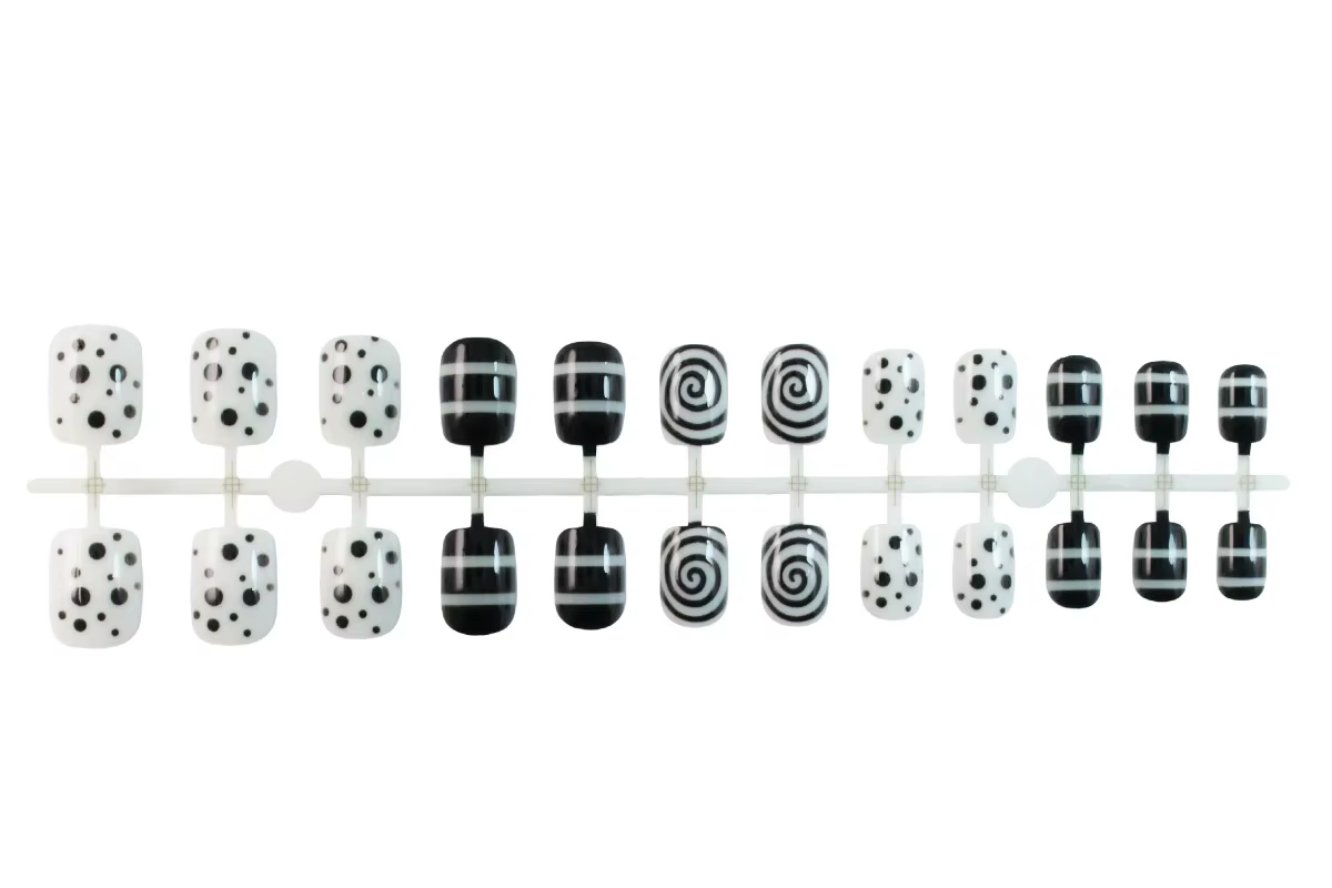24 faux ongles courts carrés à motif géométrique rétro