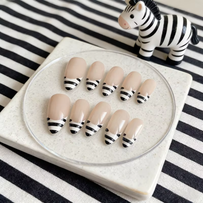10 faux ongles à presser faits main