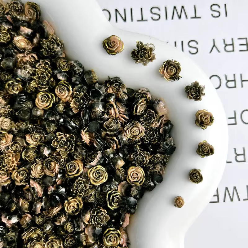 Breloques à ongles en résine incrustée de feuille d'or