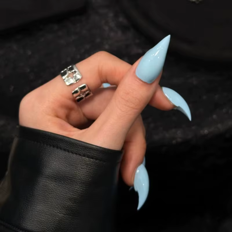 Faux ongles longs à talon aiguille