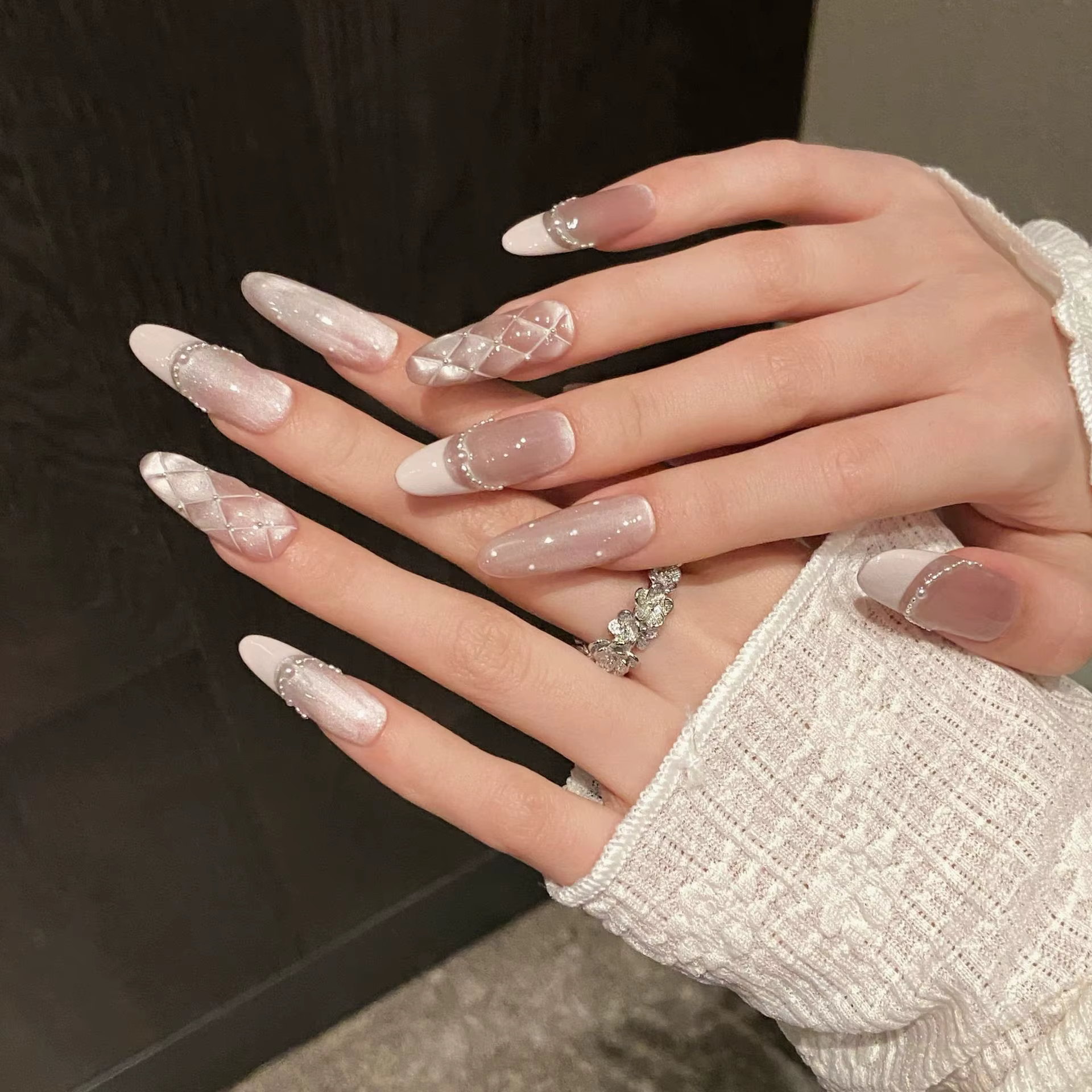 Fait à la main doux diamant grille décor presse sur les ongles français brillant rose oeil de chat faux