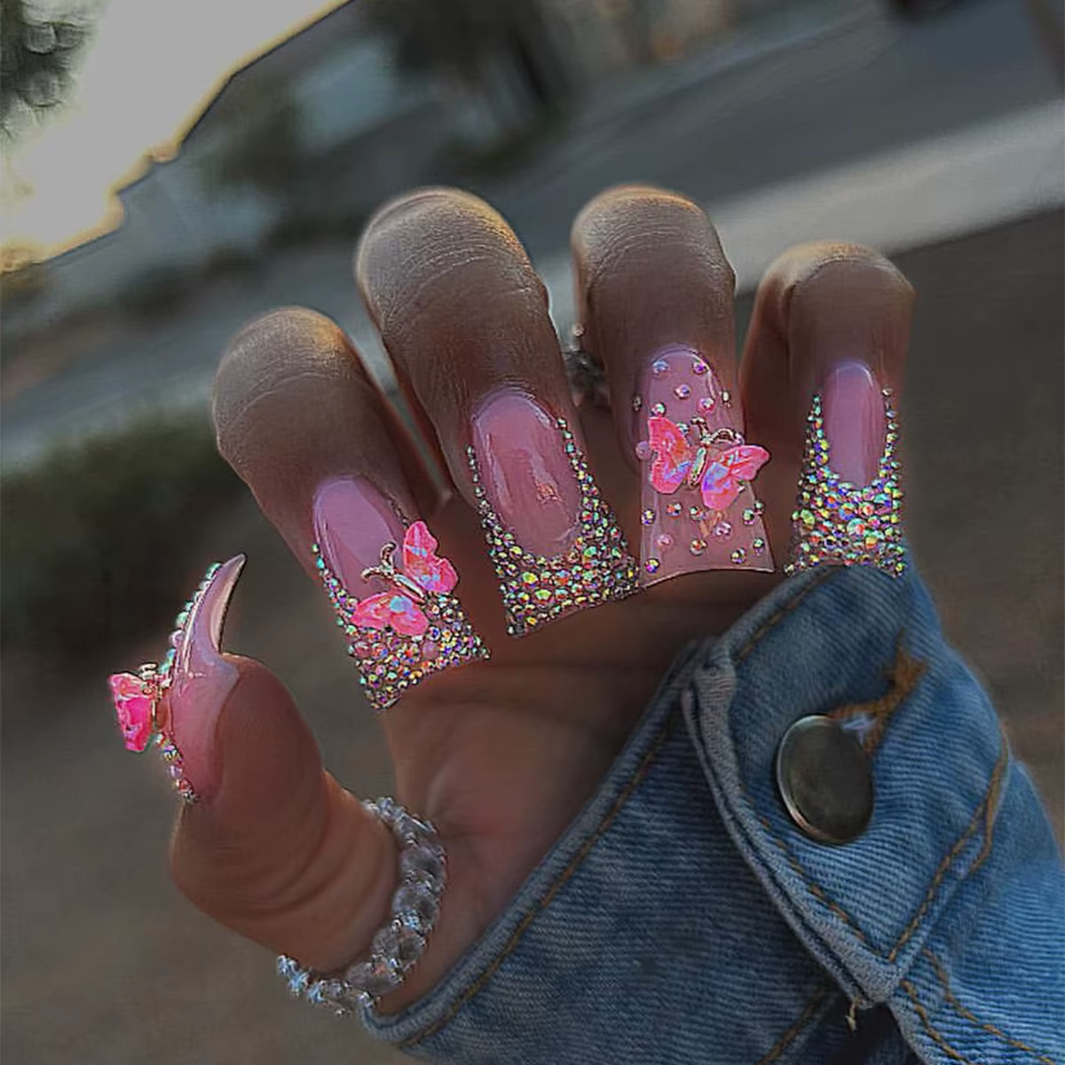Faux ongles courts à rayures zébrées