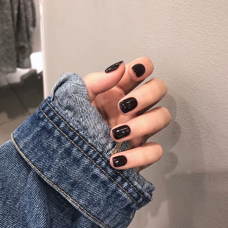 Faux ongles courts et plats à pression