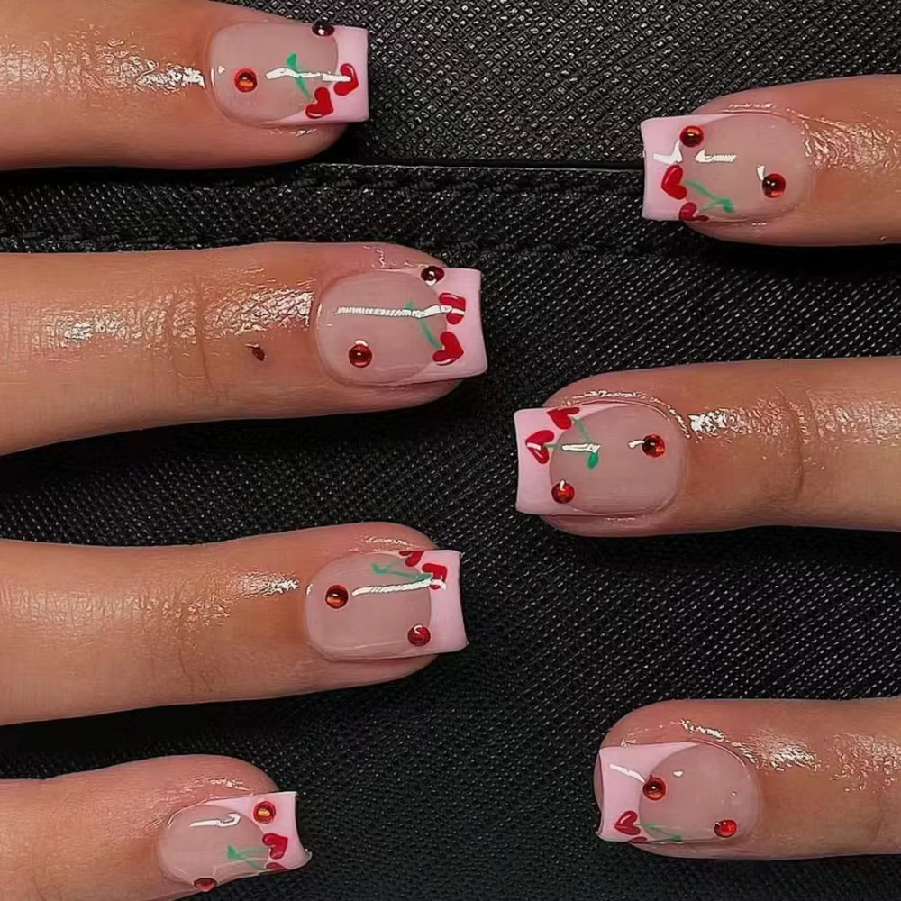 Faux ongles courts en T à la mode