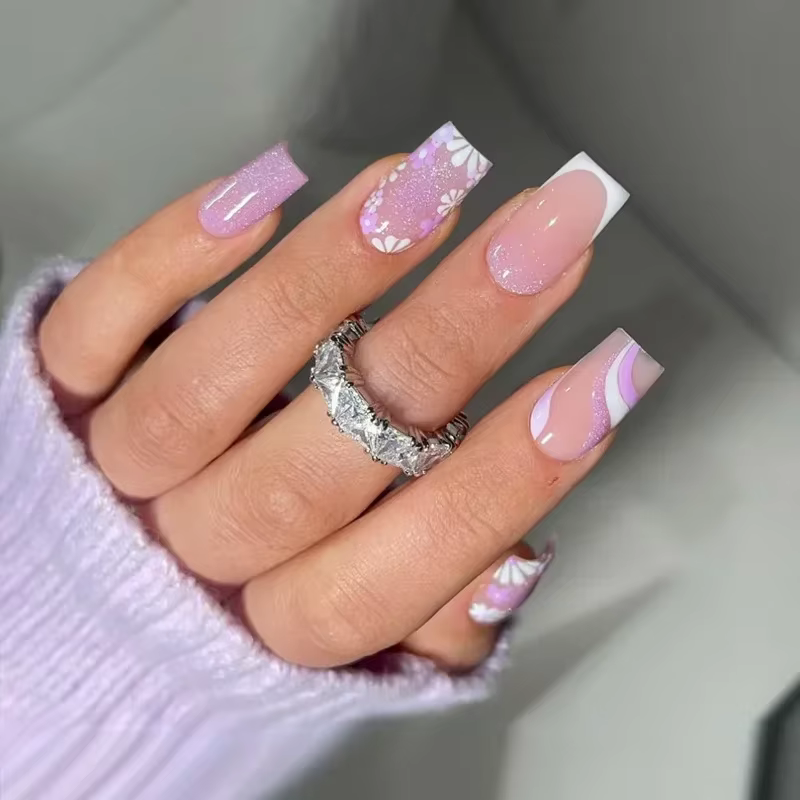 Faux ongles français courts avec colle