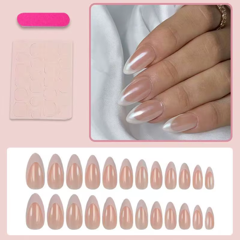 Nouveauté 2026 – 24 faux ongles nacrés brillants