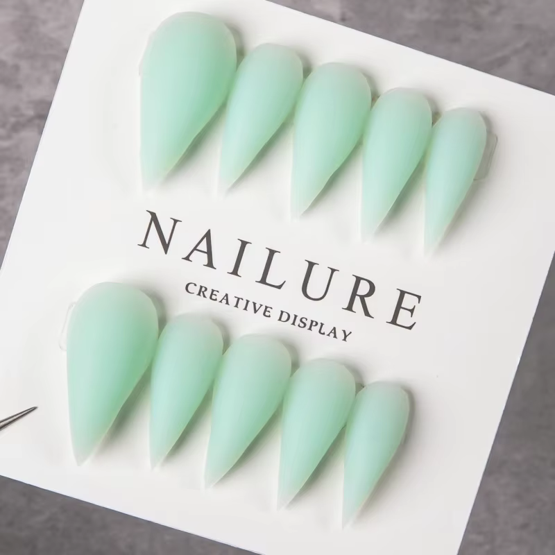 Faux ongles longs à presser