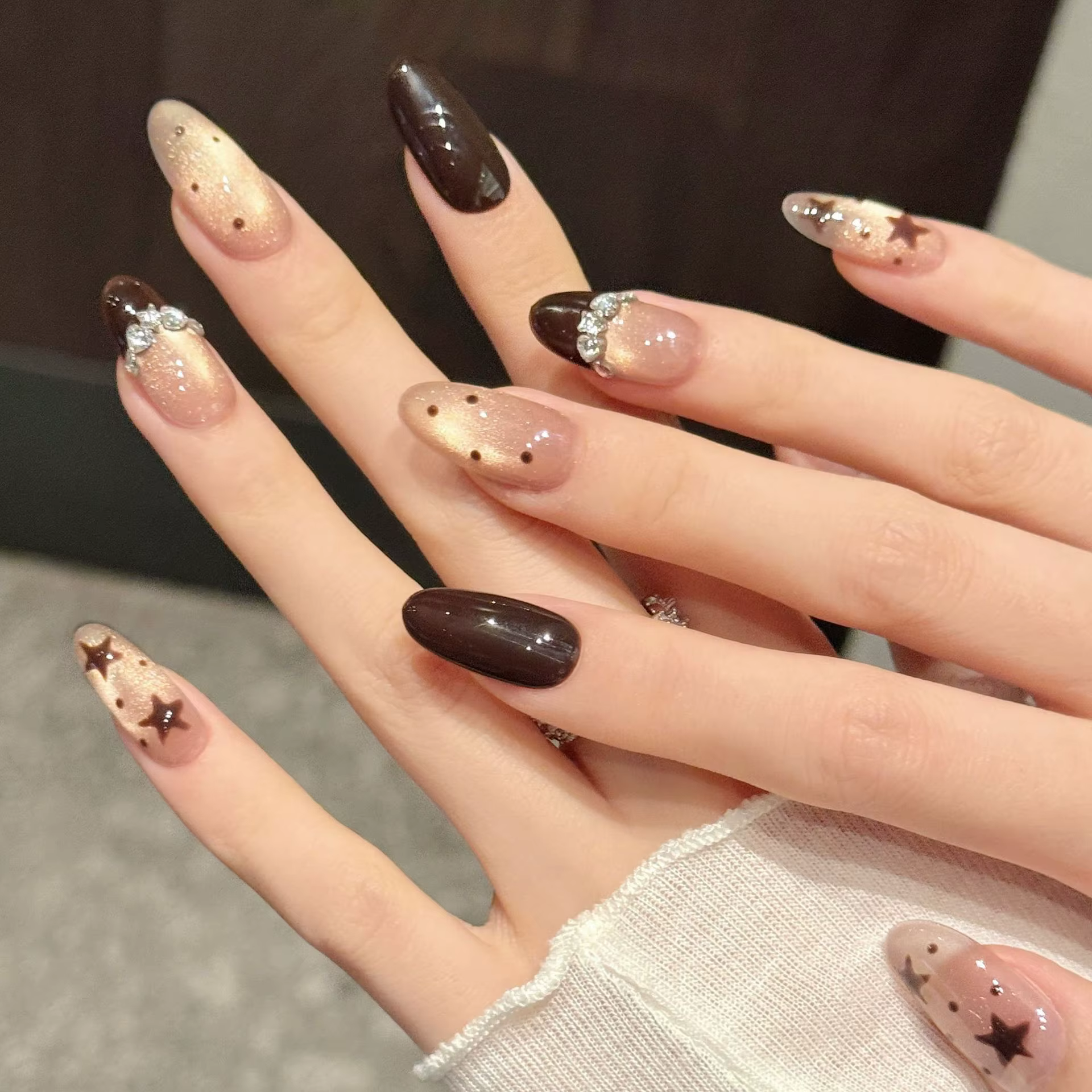 10 pièces à la main court ovale faux ongles marron étoile à cinq branches Style français presse