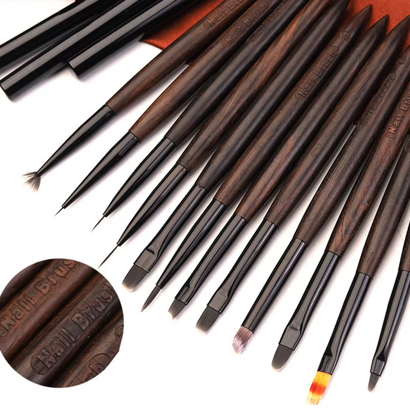 12 styles de pinceaux à ongles pour manucure