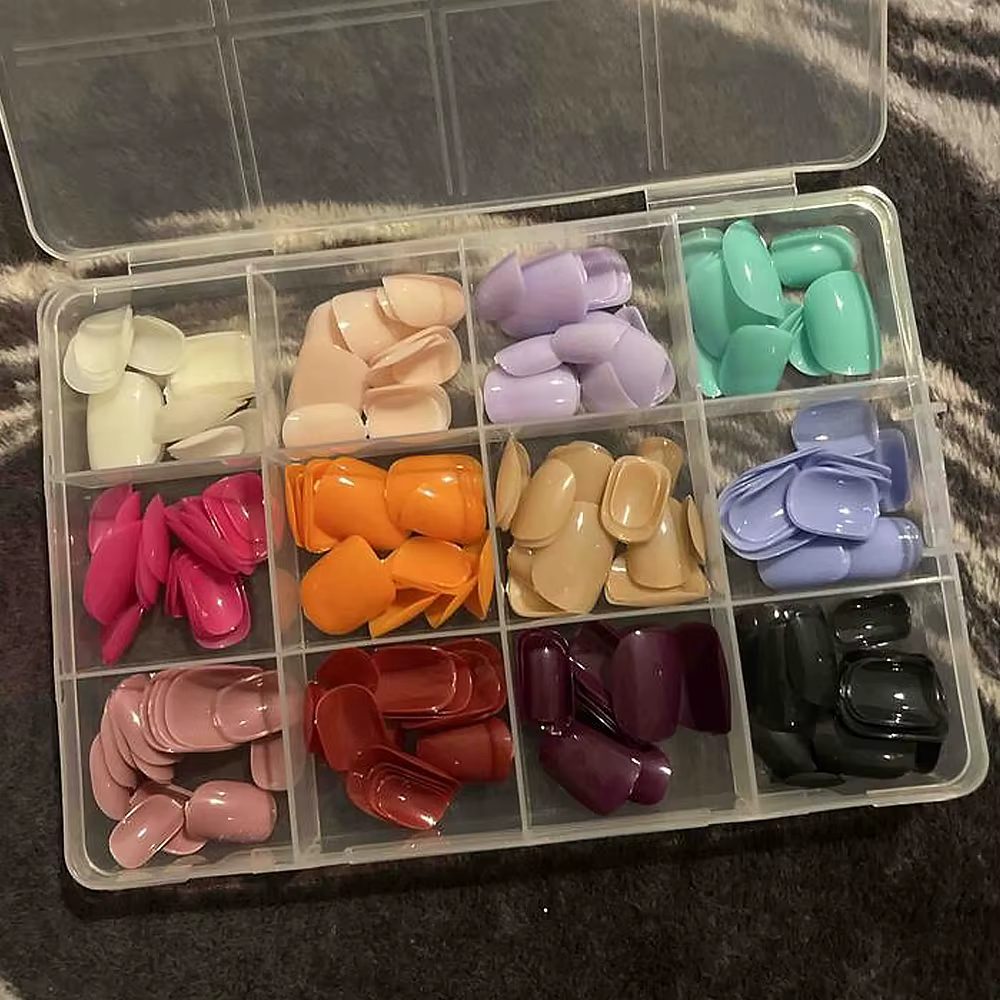 288 pièces de faux ongles courts