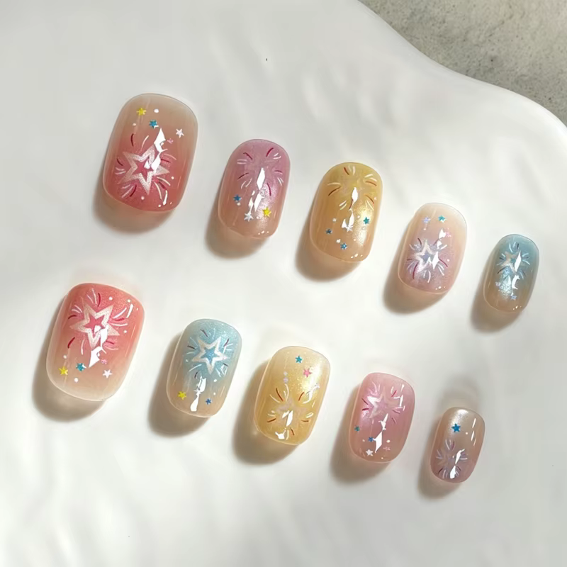 10 faux ongles courts ovales de style français à presser – Motifs simples à rayures colorées et étoiles