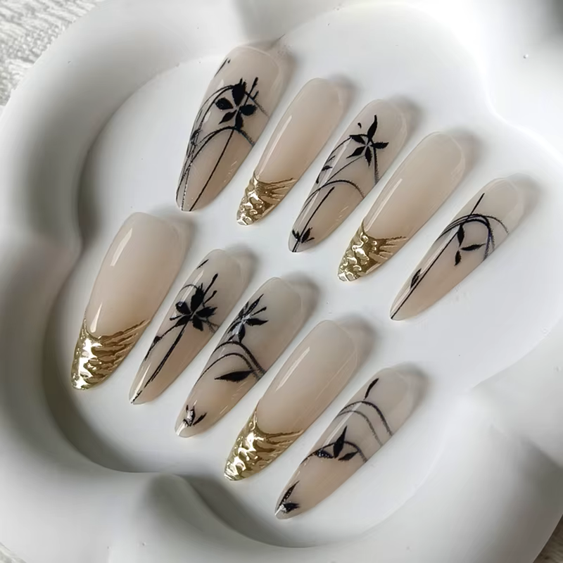 10 faux ongles élégants pour femmes