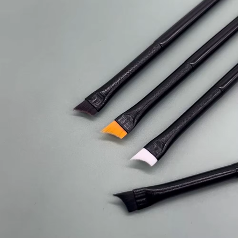 Brosse à ongles à tête Oblique noire