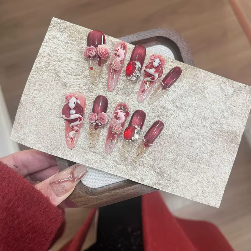 Ongles aiguilles faits à la main